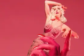 性感舞娘蒂塔·万提斯 (Dita Von Teese)的时尚杂志大片图片