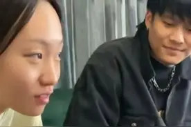 小杨哥和贝勒爷见面了，场面属实有点尴尬图片
