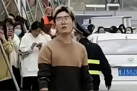 为爱冲锋的勇士后续来了，女主涨粉百万，男主身处派出所图片