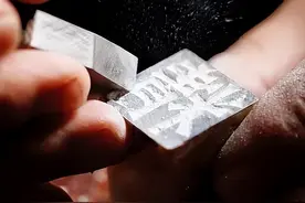 央视剧评｜德艺双馨：文艺工作者的价值坐标图片