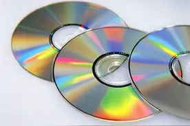 为何现在有人会回收DVD旧光盘？废旧光盘究竟有什么价值？图片
