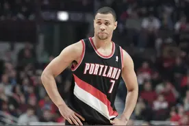 生涯仅6个赛季，却征服一众球星！“黄曼巴”布兰登-罗伊去哪了图片