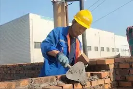 山东51岁泥瓦工为圆大学梦，瞒着妻子参加高考，结局令人嘘唏不已图片