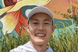 绘出家乡“高颜值”！山东小伙回乡在墙上涂鸦画画，已免费为村里画了半条街图片