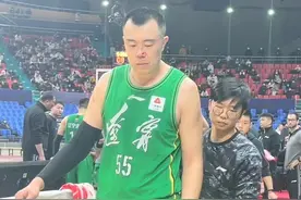 深度还原韩德君暴怒真因：威姆斯嘲讽其假摔，鼻子当场被打骨折图片