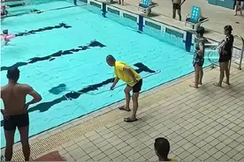 恶心！泳池发现大便，场馆回应：已联系派出所图片