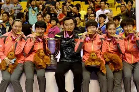 国乒五朵金花合照太靓丽！丁宁红裙耀眼，刘诗雯蓝裙更显气质图片