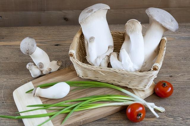 夏天多吃这种“菌菇”，富含人体所需8种氨基酸，营养价值极高