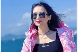 43岁章子怡三亚庆生，汪峰搂着儿子现场献唱，网友：一家人好幸福图片