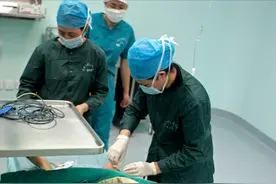 躺在手术台上的她，被麻过去之前突然喊：什么味？图片