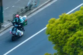 纪实：我在上海跑腿：露宿街头，每天只睡几小时，日薪过万图片