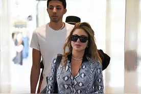 拉尔萨与男子热舞，和皮蓬离婚后，加盟成人行业，维持日常开销图片