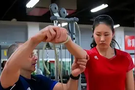 颜妮后继有人？1.94米天才14扣11中+6拦1发高光无限 五战12次拦网图片