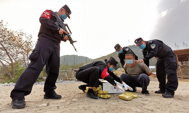 有哪些卧底警察的经历,缉毒女警王云荣:卧底11年破获毒案140余宗,最怕