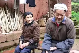 1956年，19岁小伙和29岁寡妇私奔，藏深山50年，徒手凿6208级天梯图片