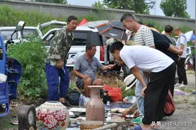 古玩市场深不可测，经商有道的大叔卖的物件真不少，看都有啥图片