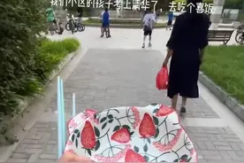 河南一学生考上清华，家长请全小区吃“喜饭”，邻居拿碗筷下楼图片