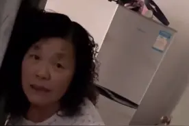 黑龙江一远嫁女子带儿子回娘家，两次敲门没被认出，老人笑着抹泪图片