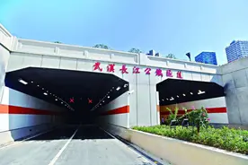地位不亚于三峡大坝，长江上打通一超级工程，武汉长江隧道多牛？图片