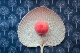 晚上十点之后，女人给你发这三种消息，潜台词是：我看上你了图片