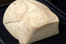 3,000年前的简约雕塑 | 商朝大理石蛙HK$2,880万香港拍卖成交图片