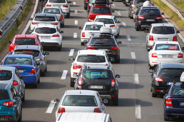 2023年五一高速免费时间，共5天(4月29日-5月3日)，可提前上高速