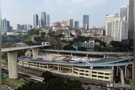 不愧为8D魔幻城市，重庆把立交桥建在了房顶上图片