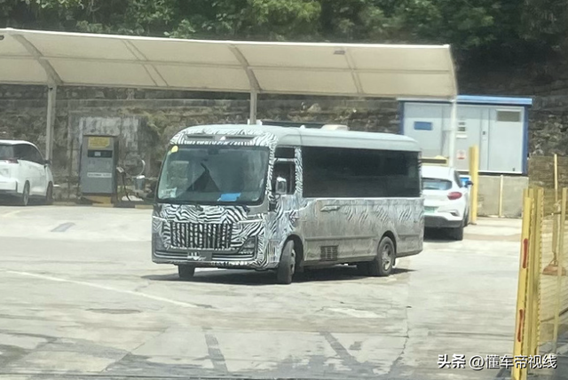新车 | 丰田“考斯特”/宇通T7同级 17-23座 3.0T动力 曝红旗中巴谍照