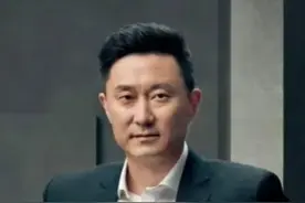 不满球员表现，杜锋指导赛后更衣室训话#dou来为中国篮球加油 #中国男篮 #杜锋视频封面