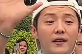 鹿晗素颜近照苍老似大叔，30岁抬头纹就这么深了吗？图片