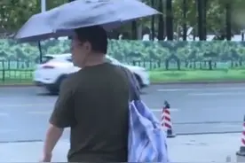 上海40岁身价过亿富豪假扮工人，当天差点被领班开除，结局如何？图片