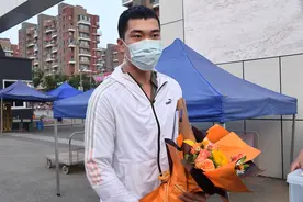 骑送餐车赶考的外卖小哥：不需要资金上的帮助，高考是我的义务，想考北师大图片