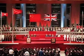 1997年香港回归前夜，英军30艘军舰兵犯南海，中方：撞就撞谁怕谁图片