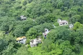 重庆深山惊现无人村，荒凉死寂像鬼镇；村民集体搬迁原因令人深思图片