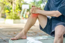 膝盖总疼痛，如何缓解？医生：膝盖疼痛的原因有4点，需对症处理图片