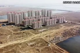 辽宁锦州孤独的小区，楼房完工只差绿化，空无一人有些荒凉图片