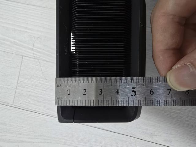 对标英伟达RTX 4090？AMD未发布的显卡原型散热器曝光