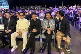 英皇巡礼巨星云集！刘德华年轻，成龙谈笑风生，张学友谢霆锋社恐图片