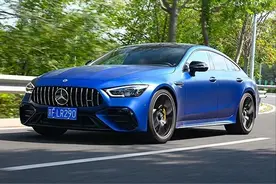 AMG GT:直列六缸、破百4秒5,电动尾翼+四出排气,开它比保时捷拉风?图片