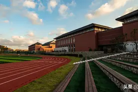 武汉民办高中收费排行，最高一年18万，居然不是枫叶国际图片