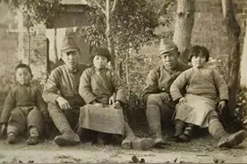 日军侵华战争：肆意残害无辜百姓，强迫女子跪在地上，侵犯儿童图片