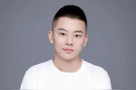 大四创业！他瞄准500万家“夫妻店”，年纪轻轻已是CEO，登榜“福布斯”！图片