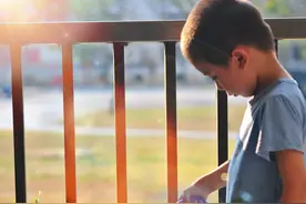 56%的孩子表示反感父母！因为他们常做这4件事图片