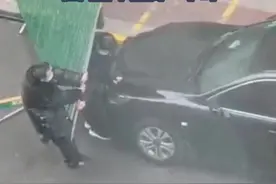 安丘：风雨中最可爱的大叔，为您的责任感点赞图片
