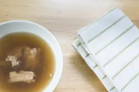 补钙食物骗了你多少年，骨头汤、虾皮都是胡扯，真正补钙的是这些图片