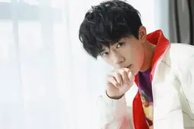 一夜之间，易烊千玺从众星捧月到“人人喊打”，他到底得罪了谁？图片