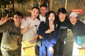 再续同窗情！姚晨晒北电同学毕业20年聚会照，于波、黄小蕾、杨志刚露面搞怪互动：毕业20年，咋都还这么二图片