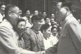 1955年，末代皇叔认为“满清”这个提法不合适，毛主席说：应该改图片