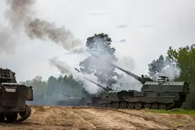 北约数百辆坦克直升机到位，五角大楼称乌军战败：波兰将随时出兵图片