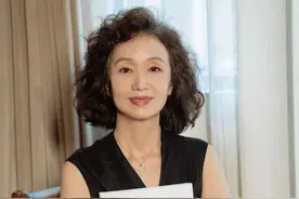 烫卷发不好看的女人，多半不知道这3点，选错发型显老10岁图片